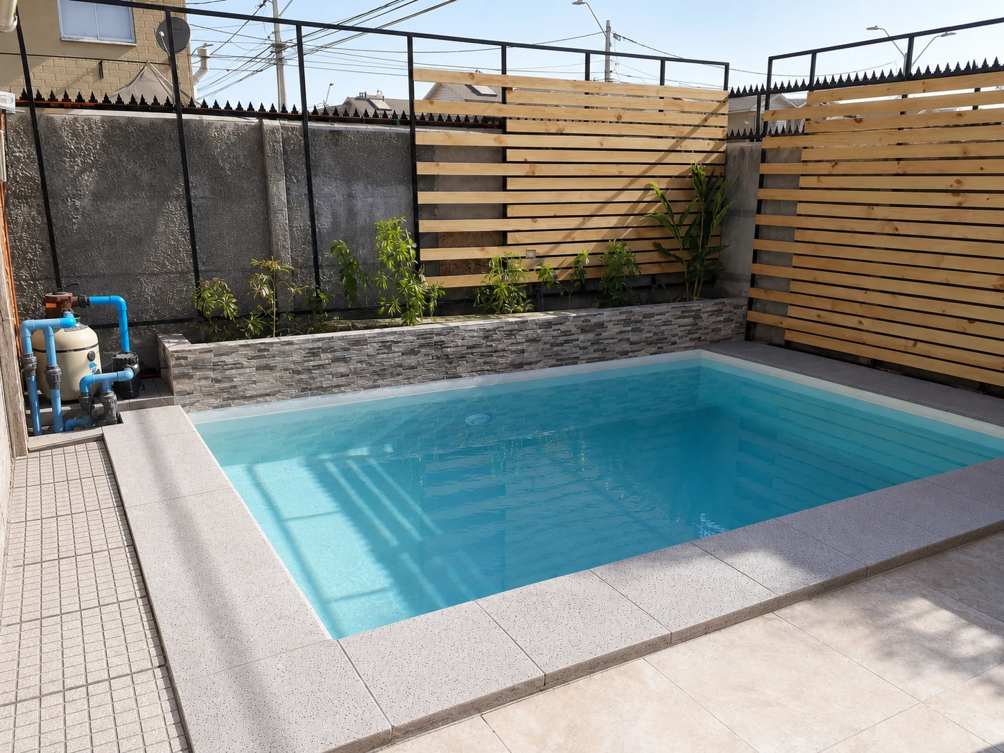 Piscina residencial renovada y lista para usar